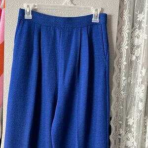 St. John By Marie Gray
Beautiful Royal Blue
Size 6